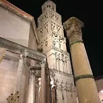 Diocletians Palace For Two شقة *