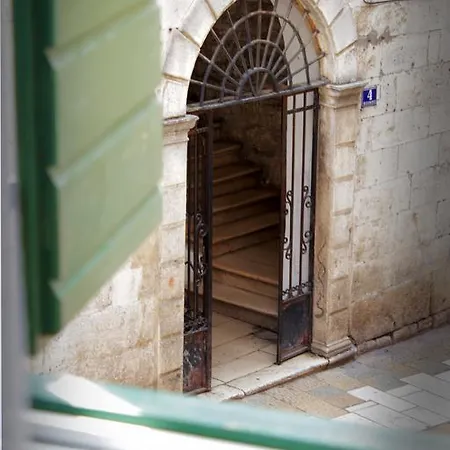 Diocletians Palace For Two Сплит