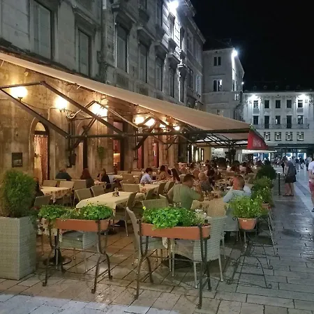 Diocletians Palace For Two Сплит